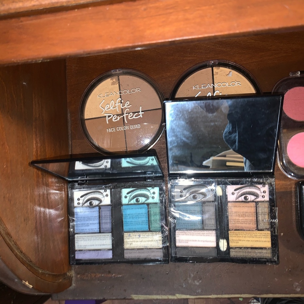 Make up bundle - Picture 7 of 8